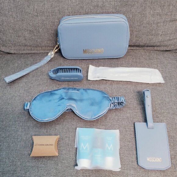 [New] China Airlines X Moschino Business Class Travel Set Amenity Kit - Picture 1 of 6